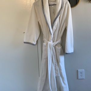 NWT Carole Hochman plush white long robe size L